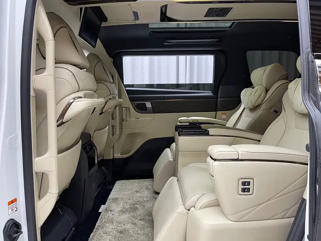 Toyota Vellfire — фото 7