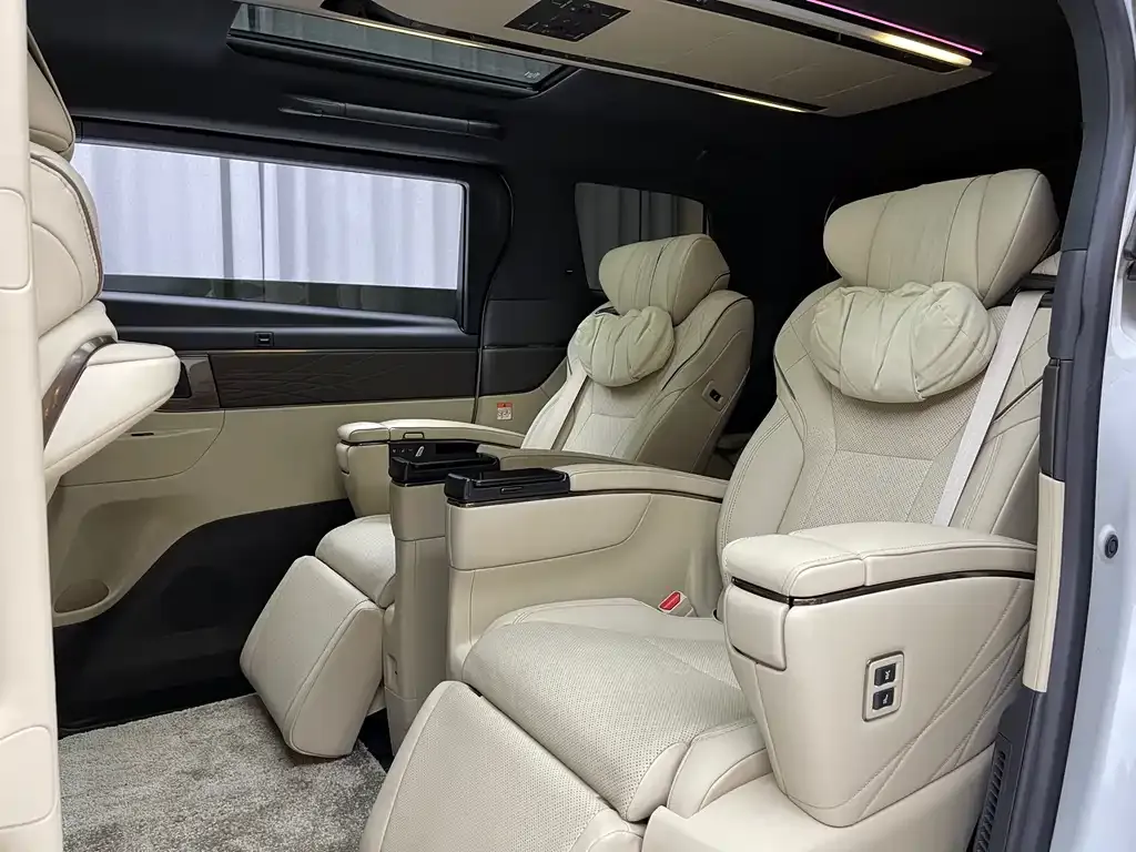 Toyota Vellfire — фото 8