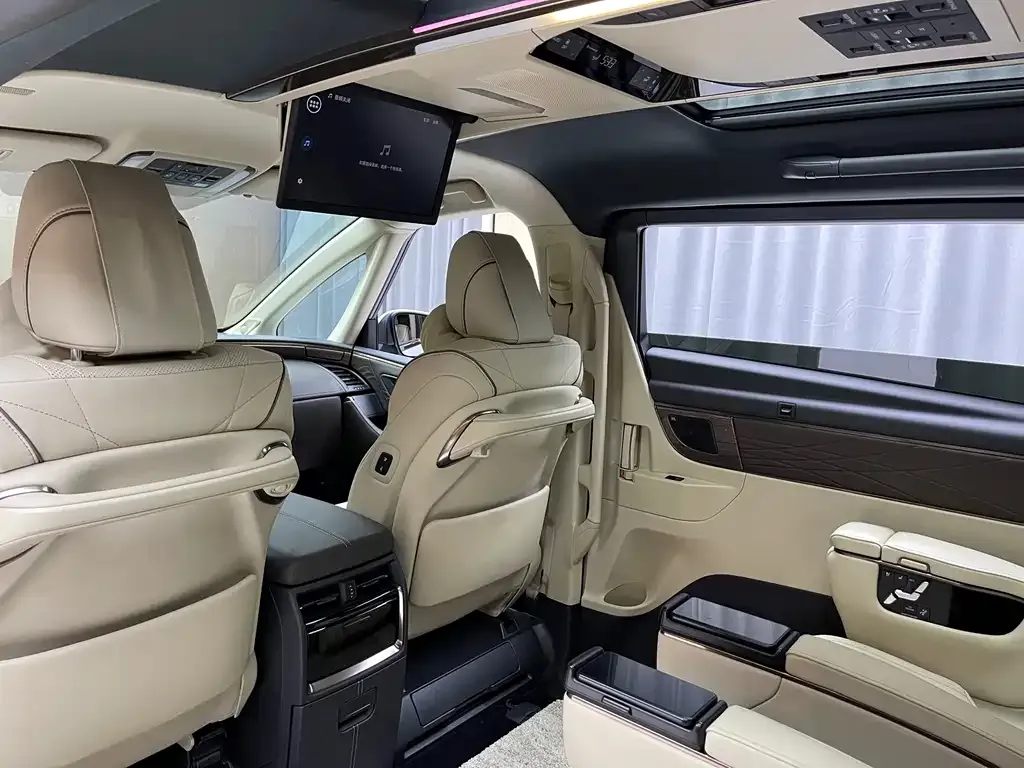 Toyota Vellfire — фото 9