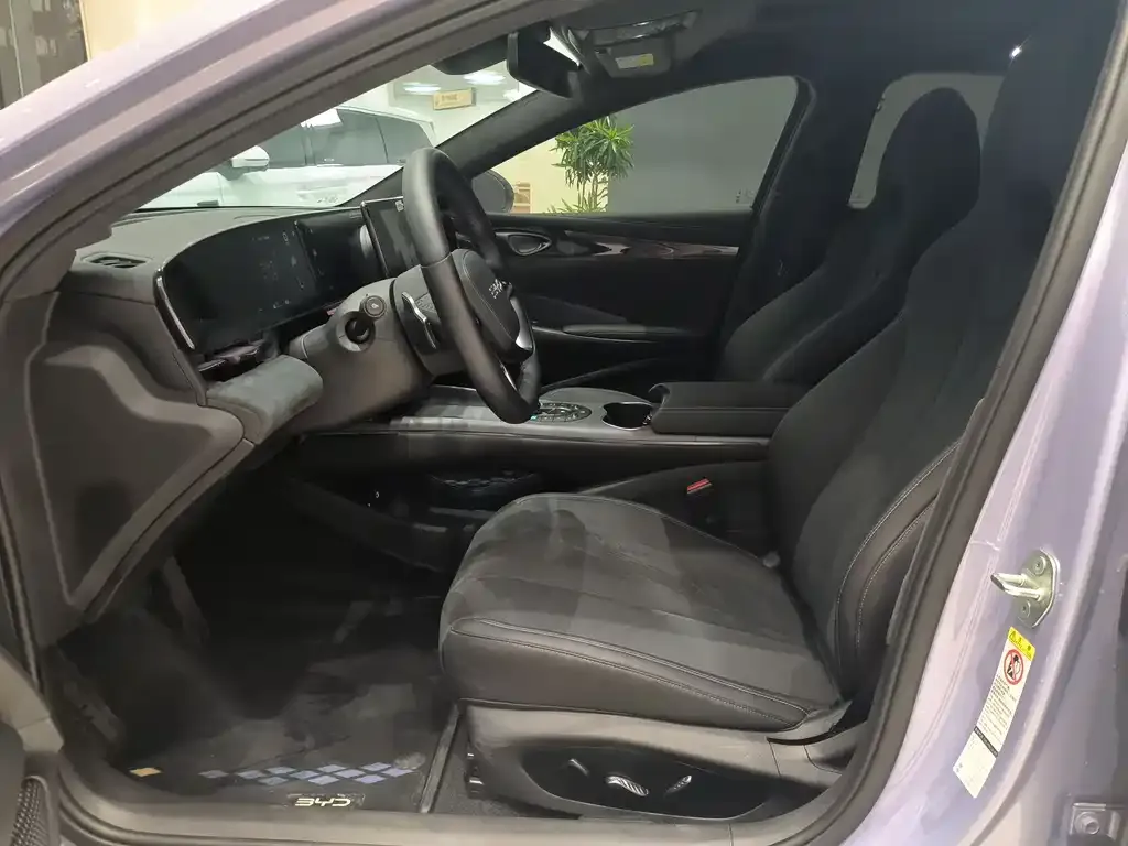 BYD Seal — фото 3