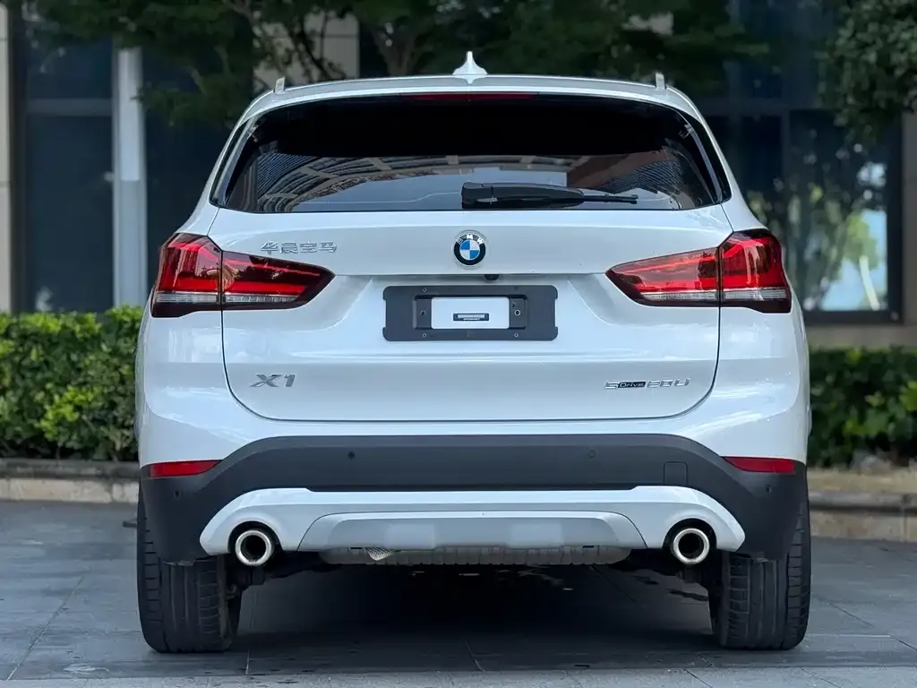BMW X1 — фото 9