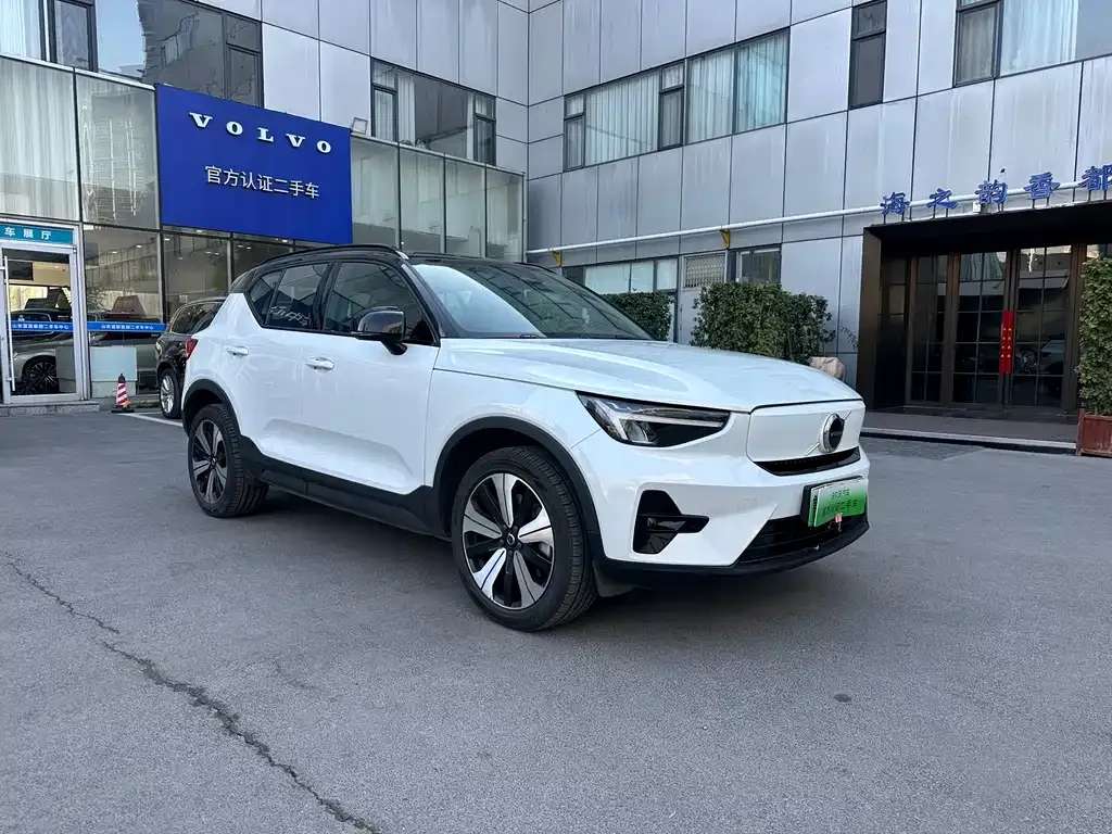 Volvo XC40 NEV — фото 3