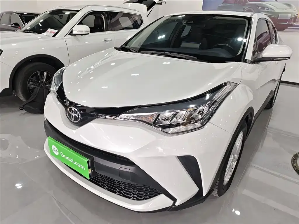 Toyota C-HR — фото 1