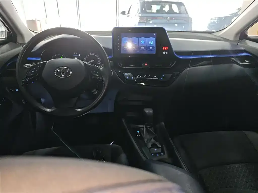 Toyota C-HR — фото 10