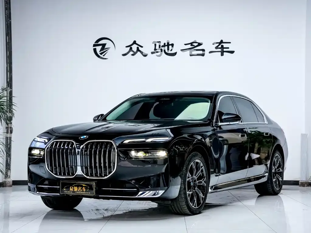 BMW 7 Series — фото 1