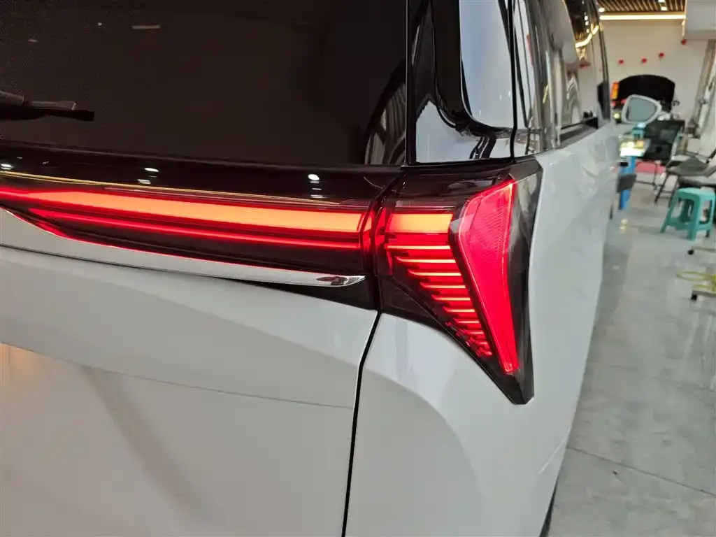 Buick GL8 Hybrid — фото 8