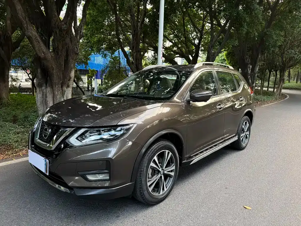 Nissan X-Trail — фото 1