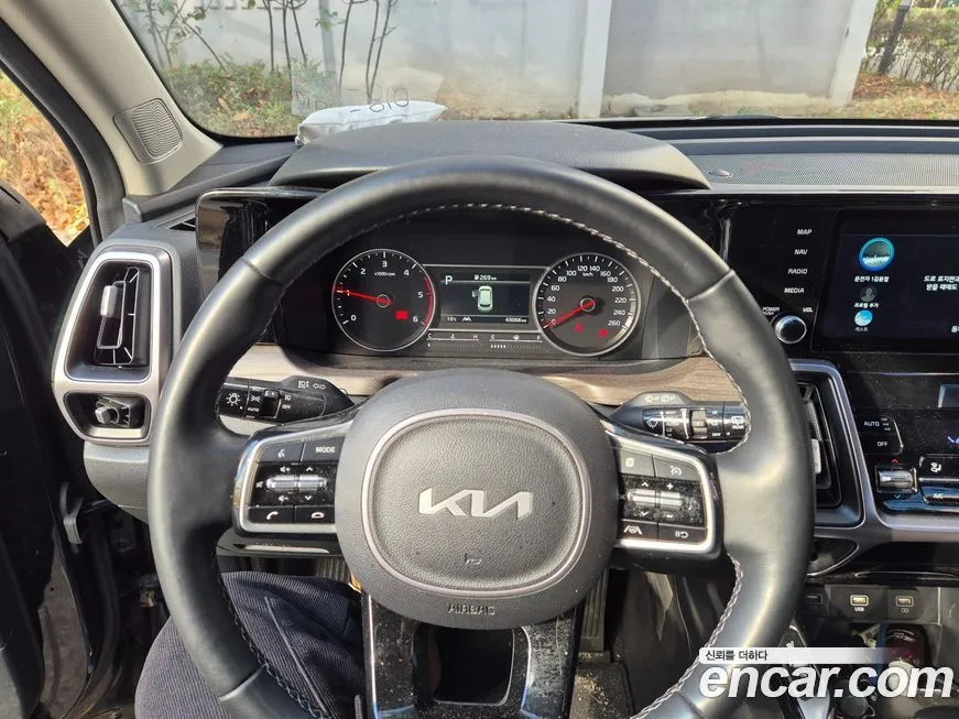 Kia Sorento — фото 8