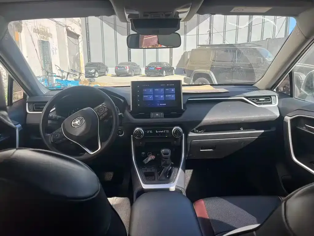 Toyota RAV4 — фото 2