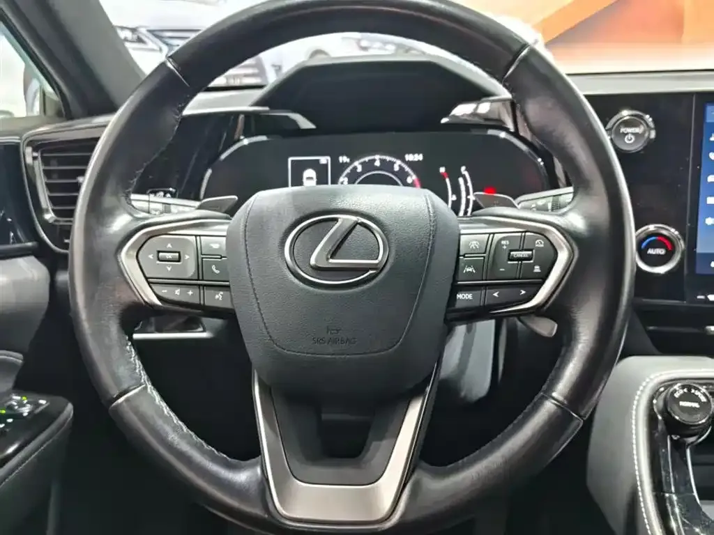 Lexus NX — фото 7