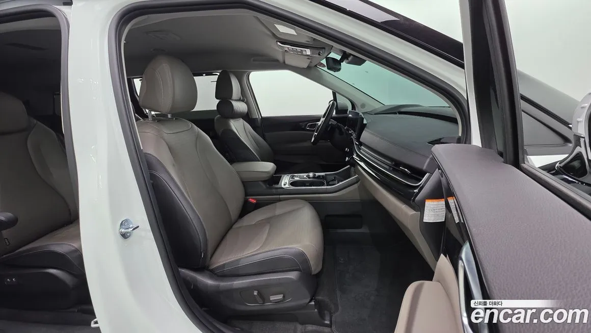 Kia Carnival — фото 10