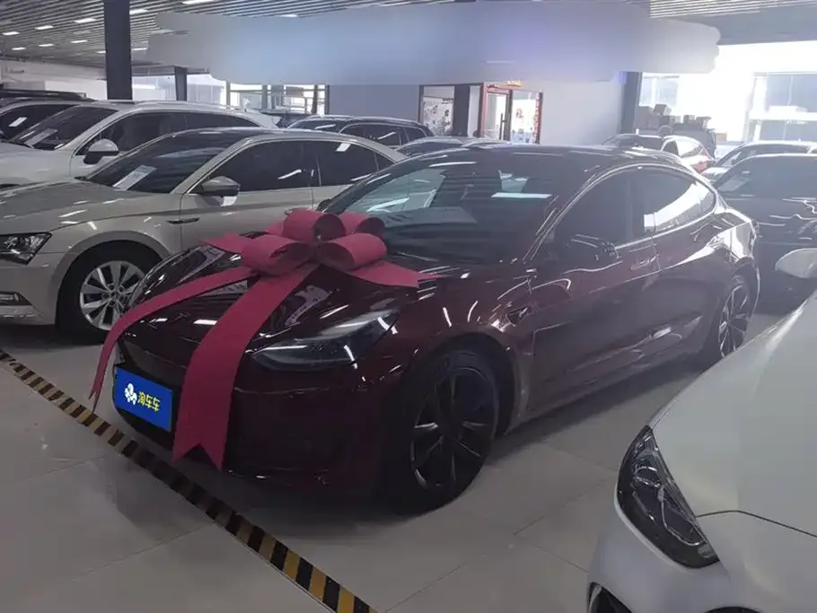 Tesla Model 3 — фото 1