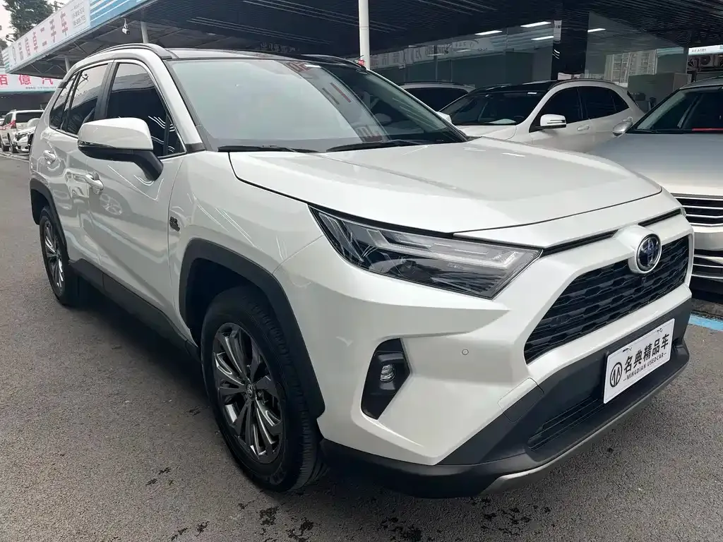 Toyota RAV4 — фото 3