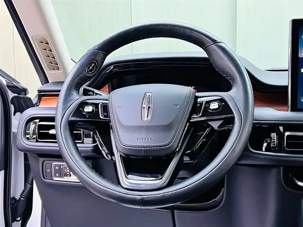 Lincoln Aviator — фото 10