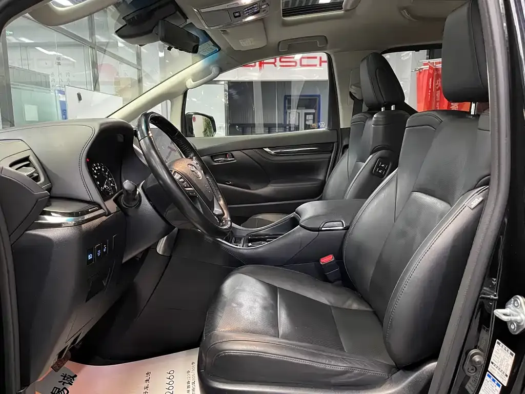 Toyota Vellfire — фото 8