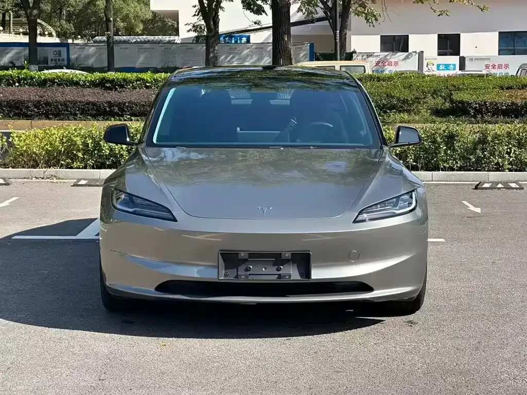 Tesla Model 3 — фото 2