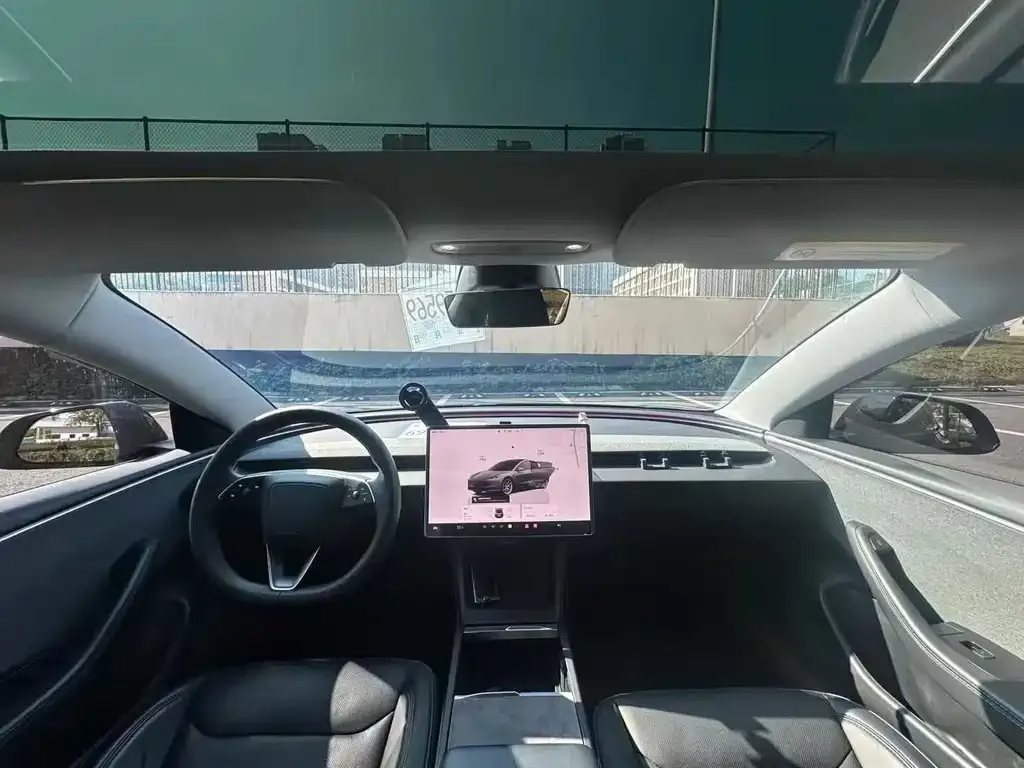 Tesla Model 3 — фото 4