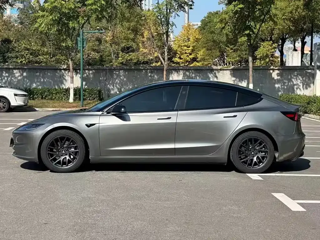 Tesla Model 3 — фото 9