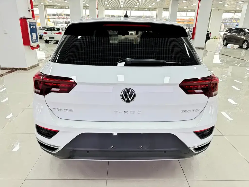 Volkswagen T-Roc — фото 6