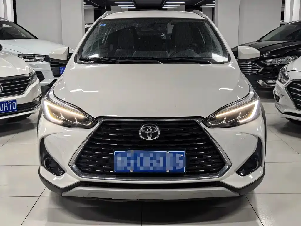 Toyota Yaris L — фото 2