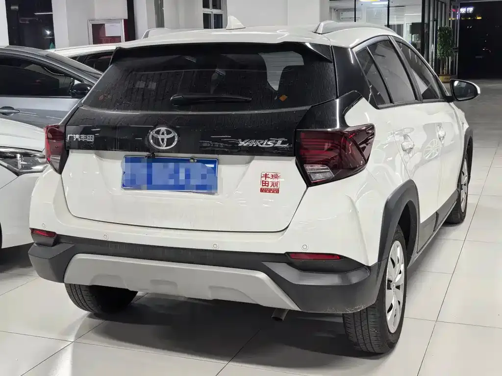 Toyota Yaris L — фото 3