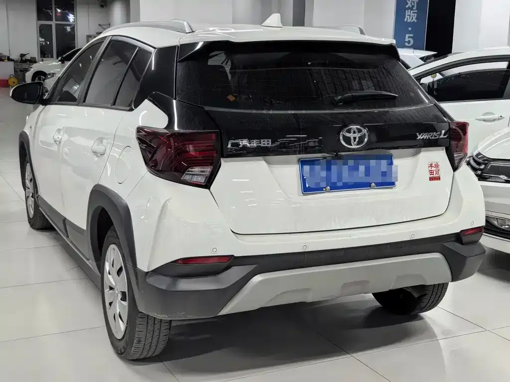 Toyota Yaris L — фото 4