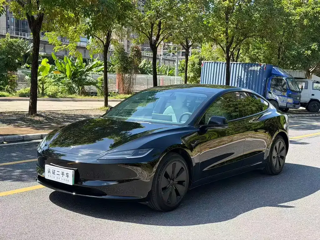 Tesla Model 3 — фото 1