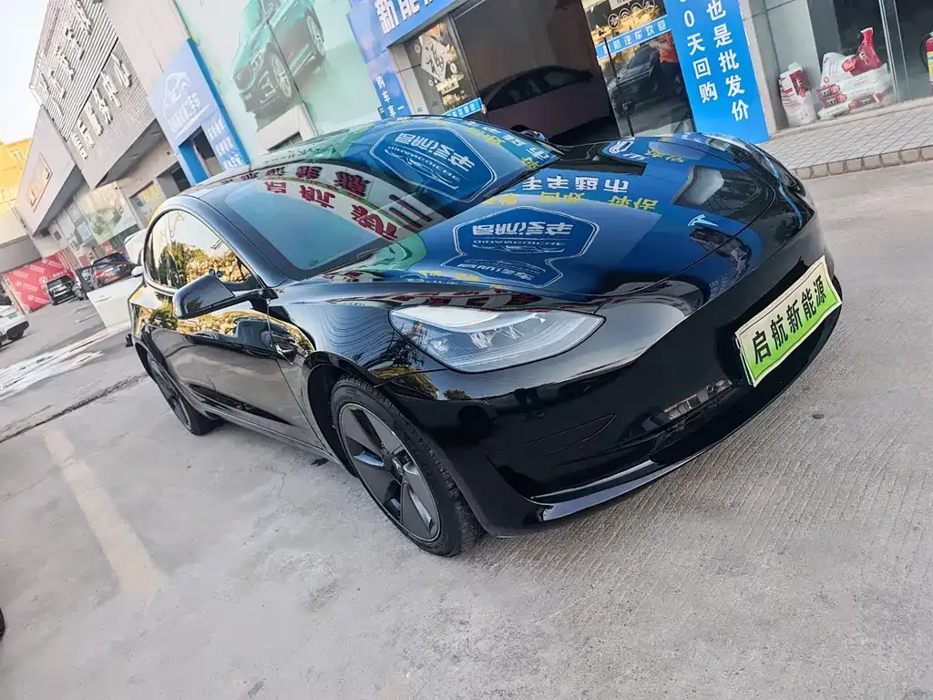 Tesla Model 3 — фото 3