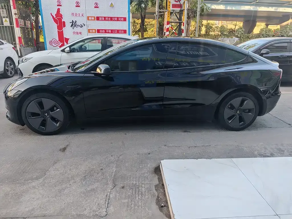 Tesla Model 3 — фото 4