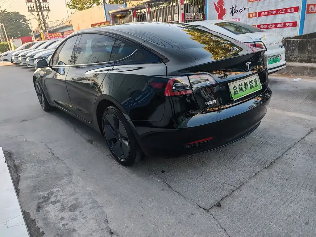 Tesla Model 3 — фото 9