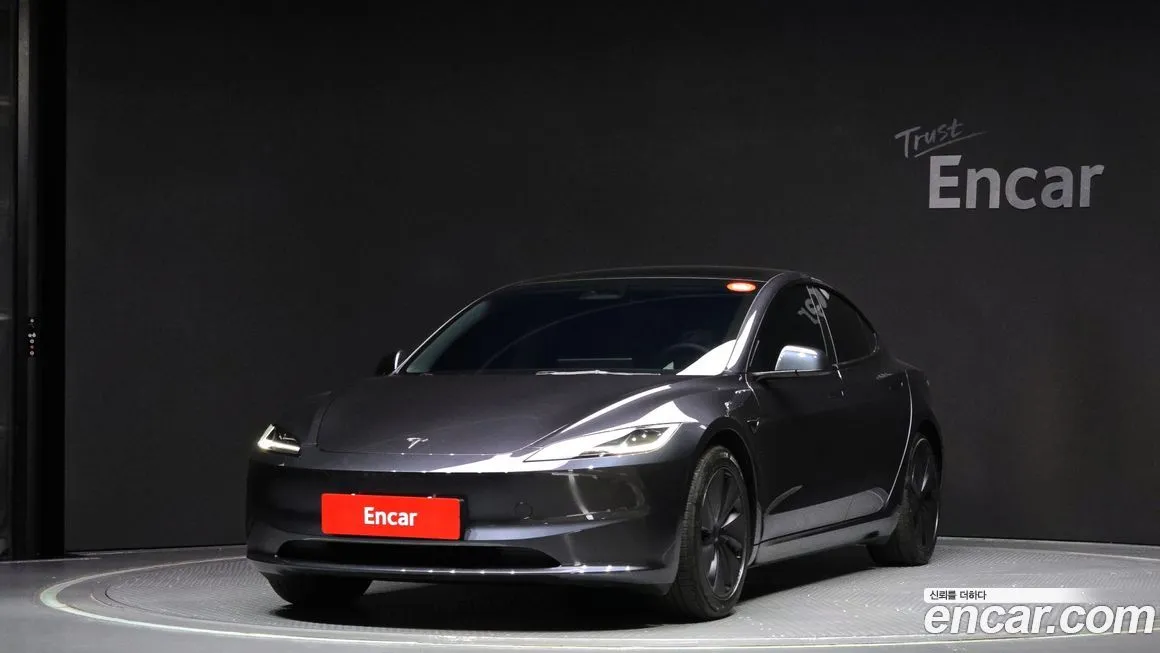 Tesla Model 3 — фото 1