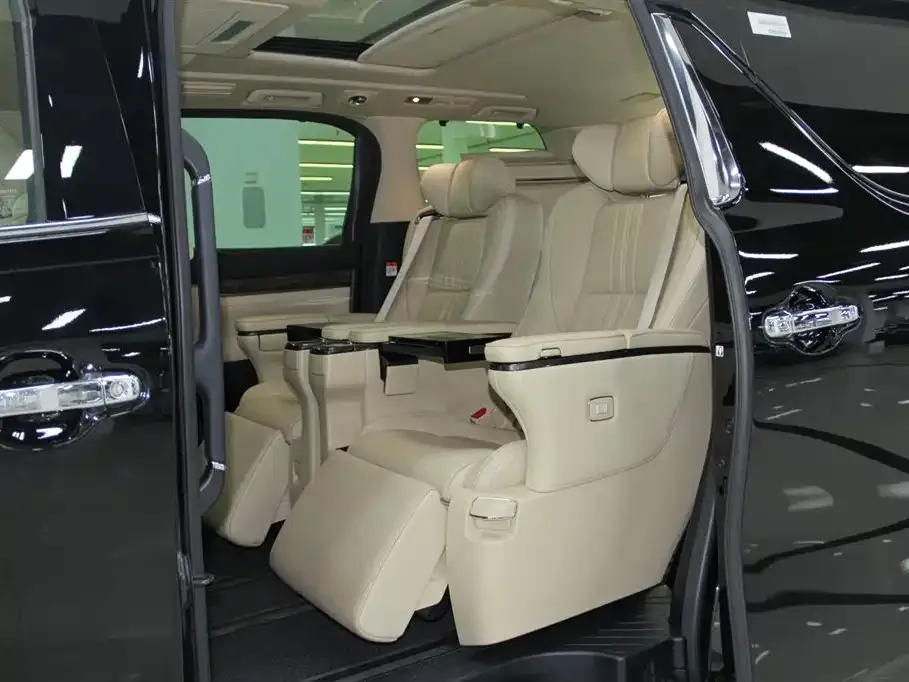 Toyota Alphard — фото 8
