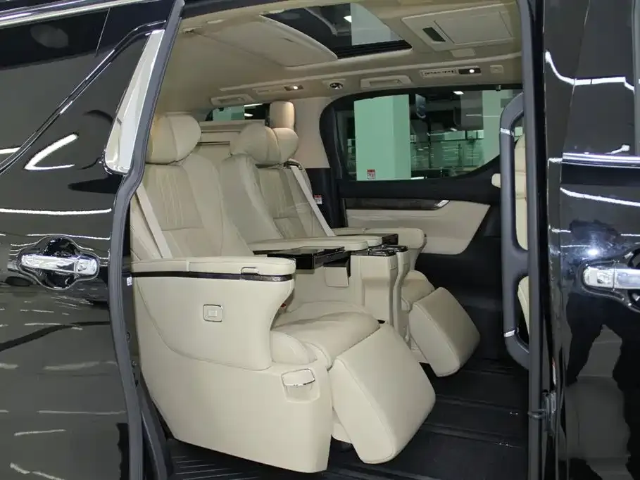 Toyota Alphard — фото 9