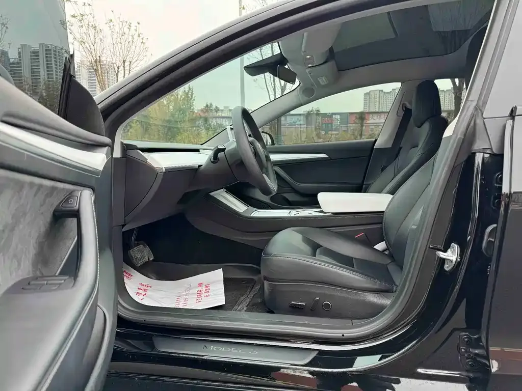 Tesla Model 3 — фото 10