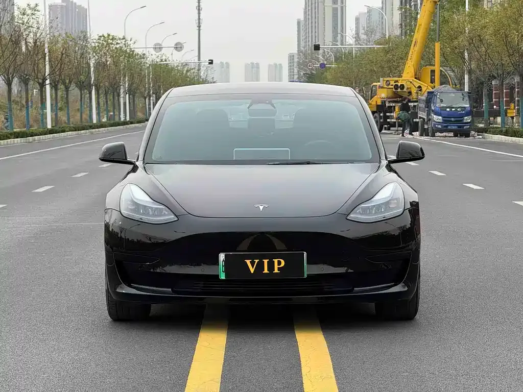 Tesla Model 3 — фото 3