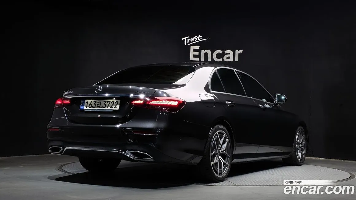 Mercedes-Benz E-Class — фото 2