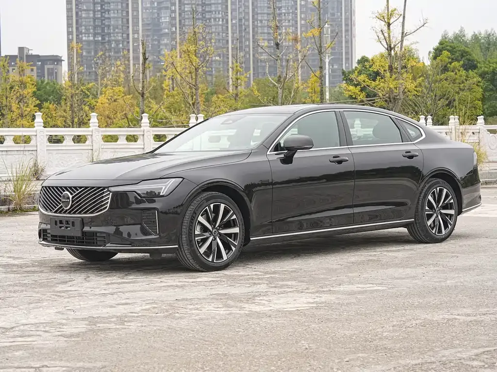 Volvo S90 — фото 1
