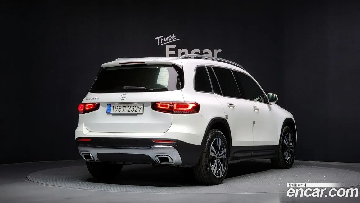 Mercedes-Benz GLB-Class — фото 2