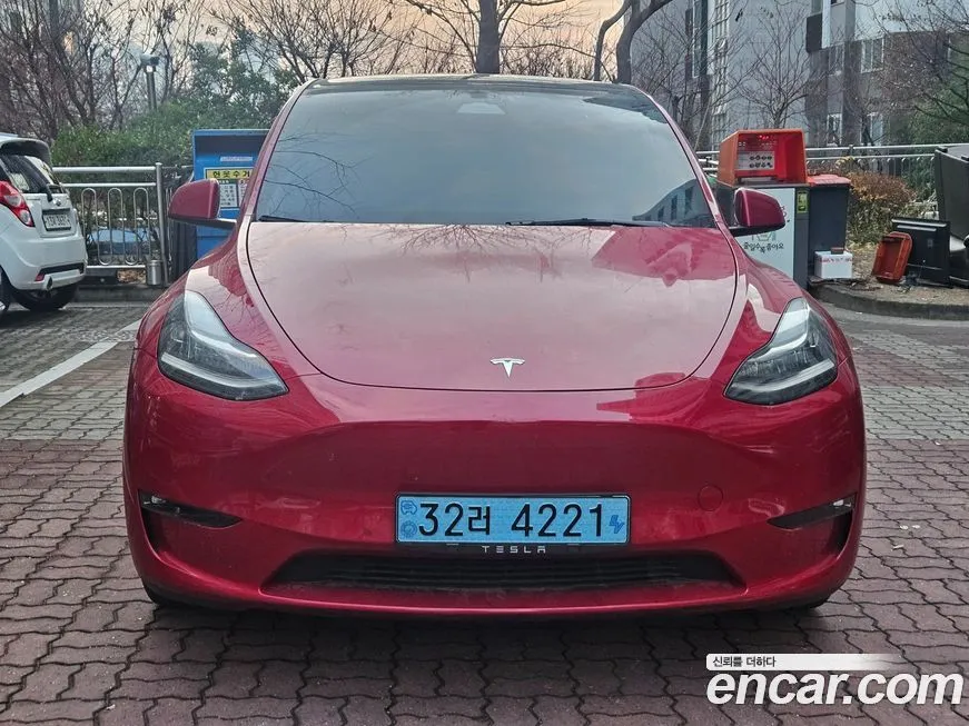 Tesla Model Y — фото 1
