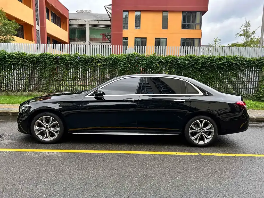 Mercedes-Benz E-Class — фото 5