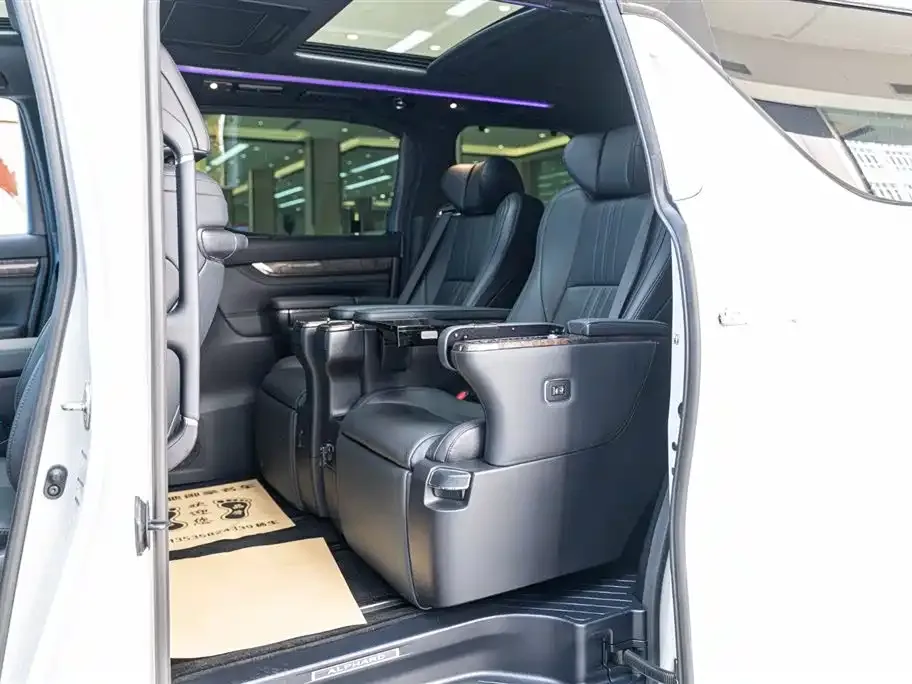 Toyota Alphard — фото 2