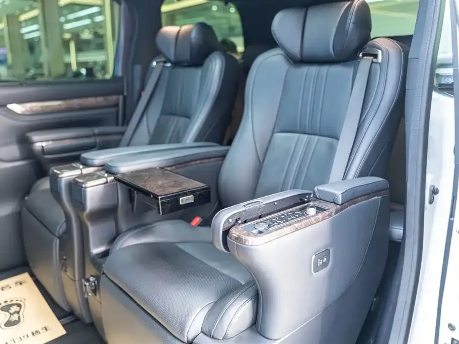 Toyota Alphard — фото 3