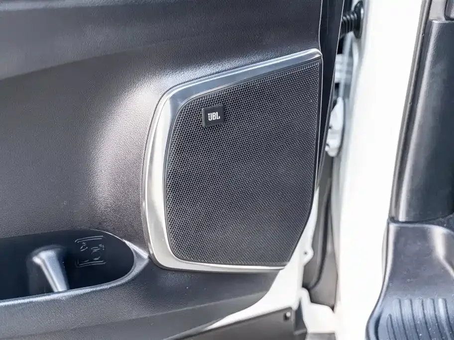 Toyota Alphard — фото 5