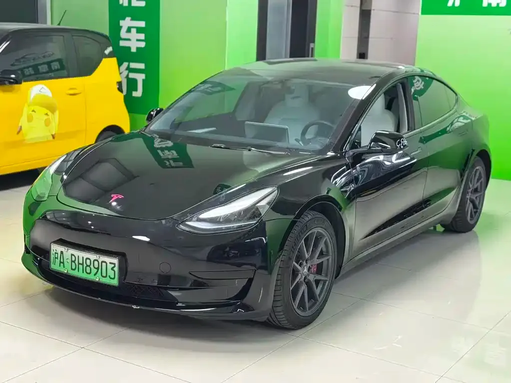 Tesla Model 3 — фото 1