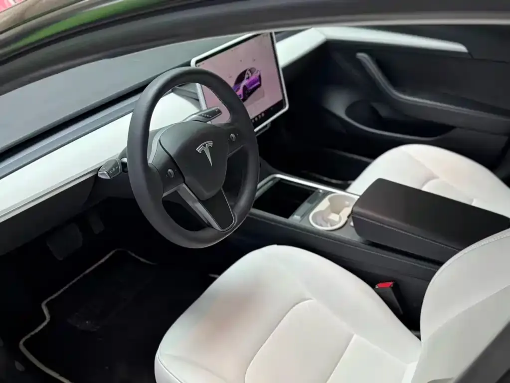 Tesla Model 3 — фото 3