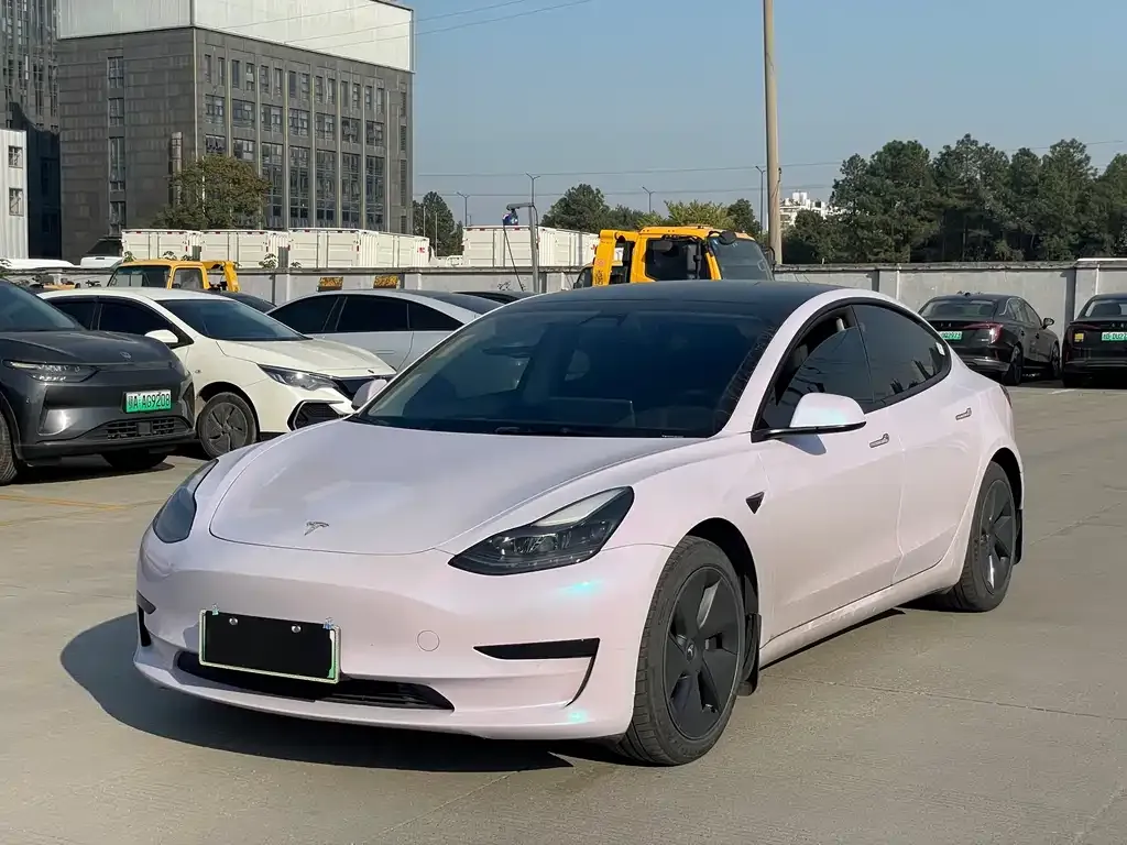 Tesla Model 3 — фото 1