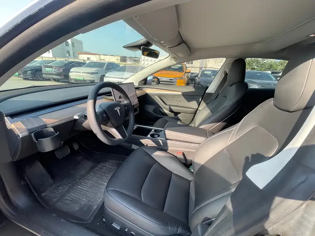 Tesla Model 3 — фото 4
