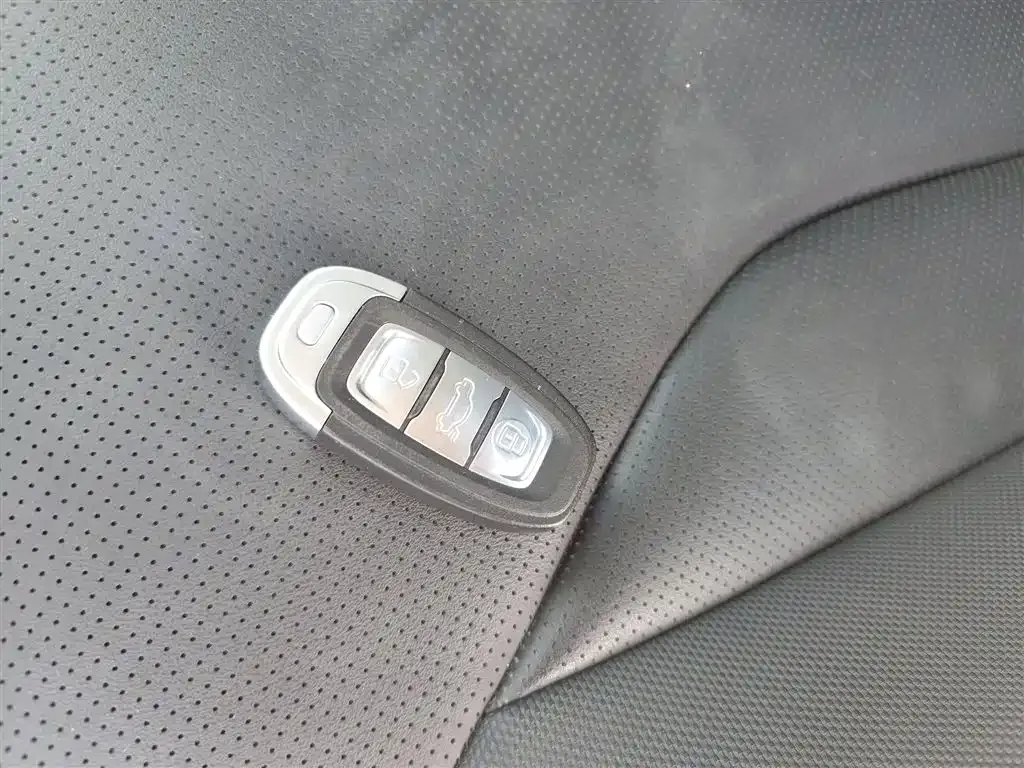 Hongqi E-QM5 — фото 9