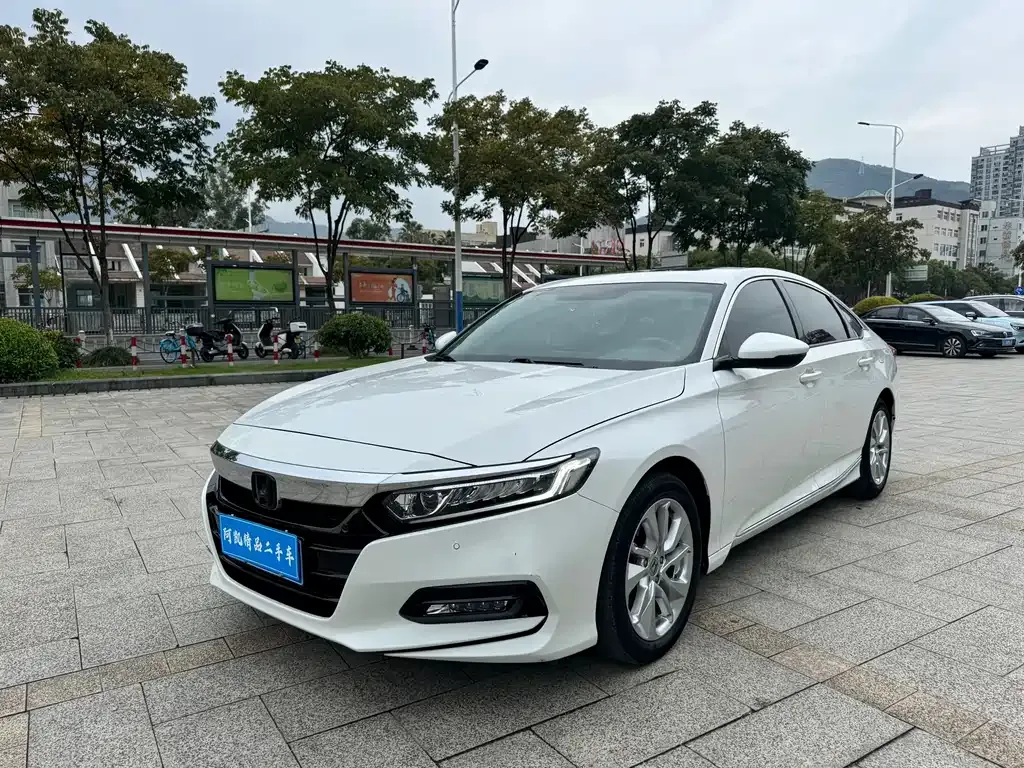 Honda Accord — фото 1