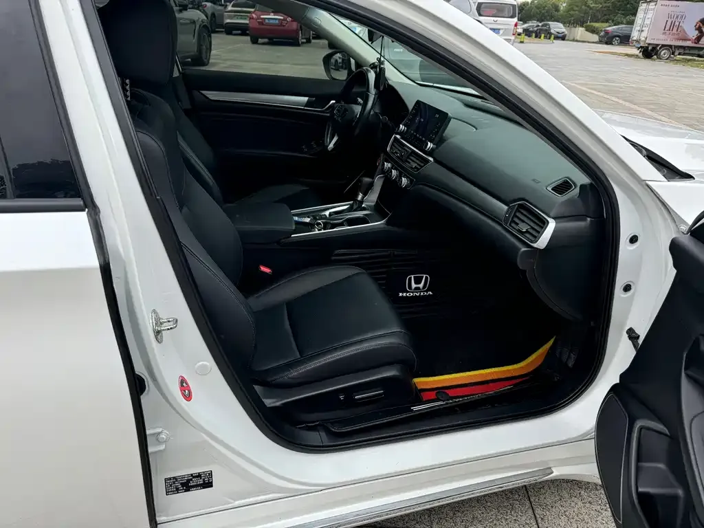 Honda Accord — фото 10
